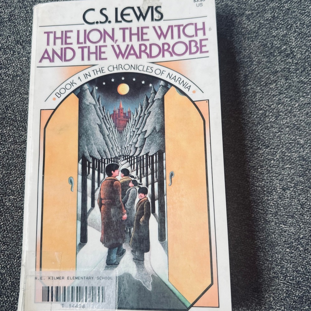 Collier Books The Lion the Witch and the Wardrobe Kids OS White Narnia Paperback